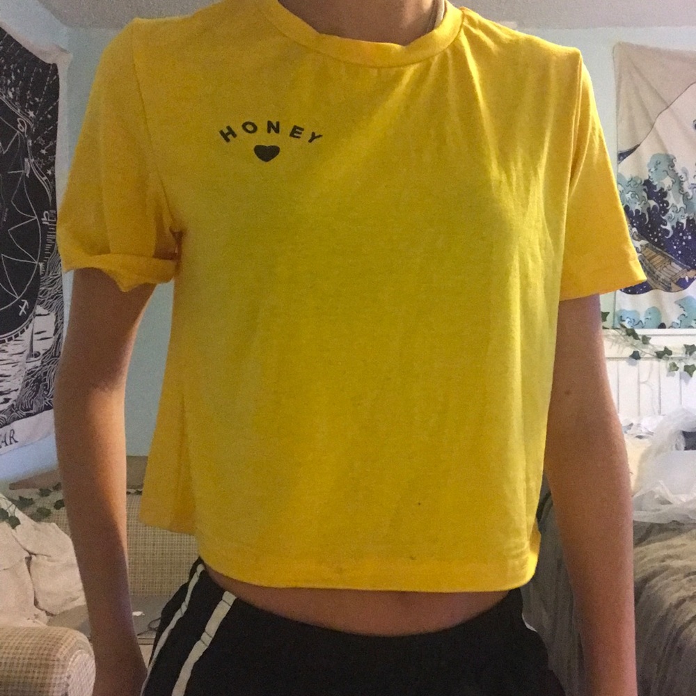 Yellow short sleeve tee